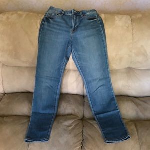 Old navy woman’s slim straight high rise jeans in size 0.